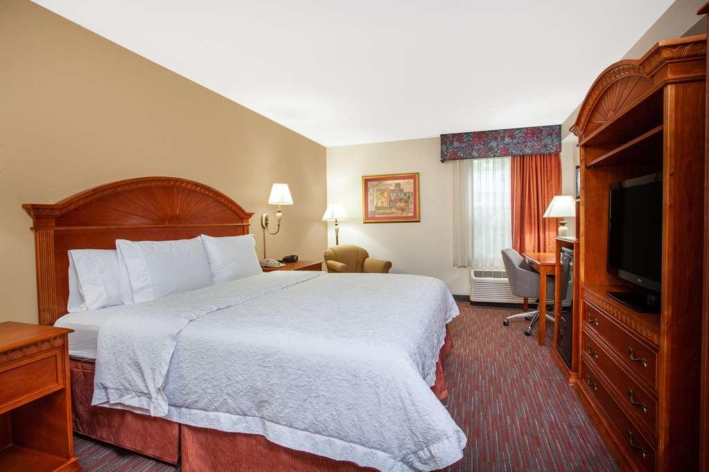 Ramada By Wyndham Orlando Florida Mall Room photo