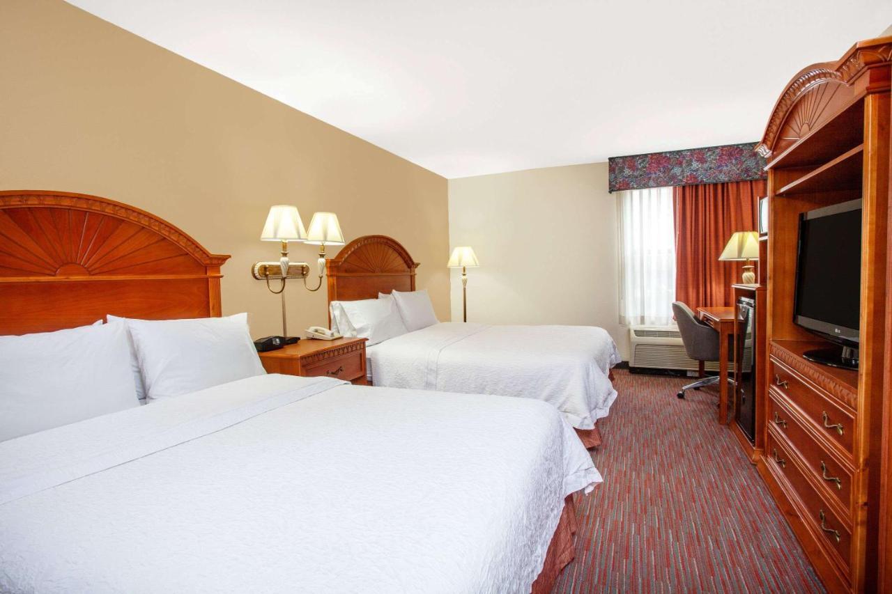 Ramada By Wyndham Orlando Florida Mall Exterior photo