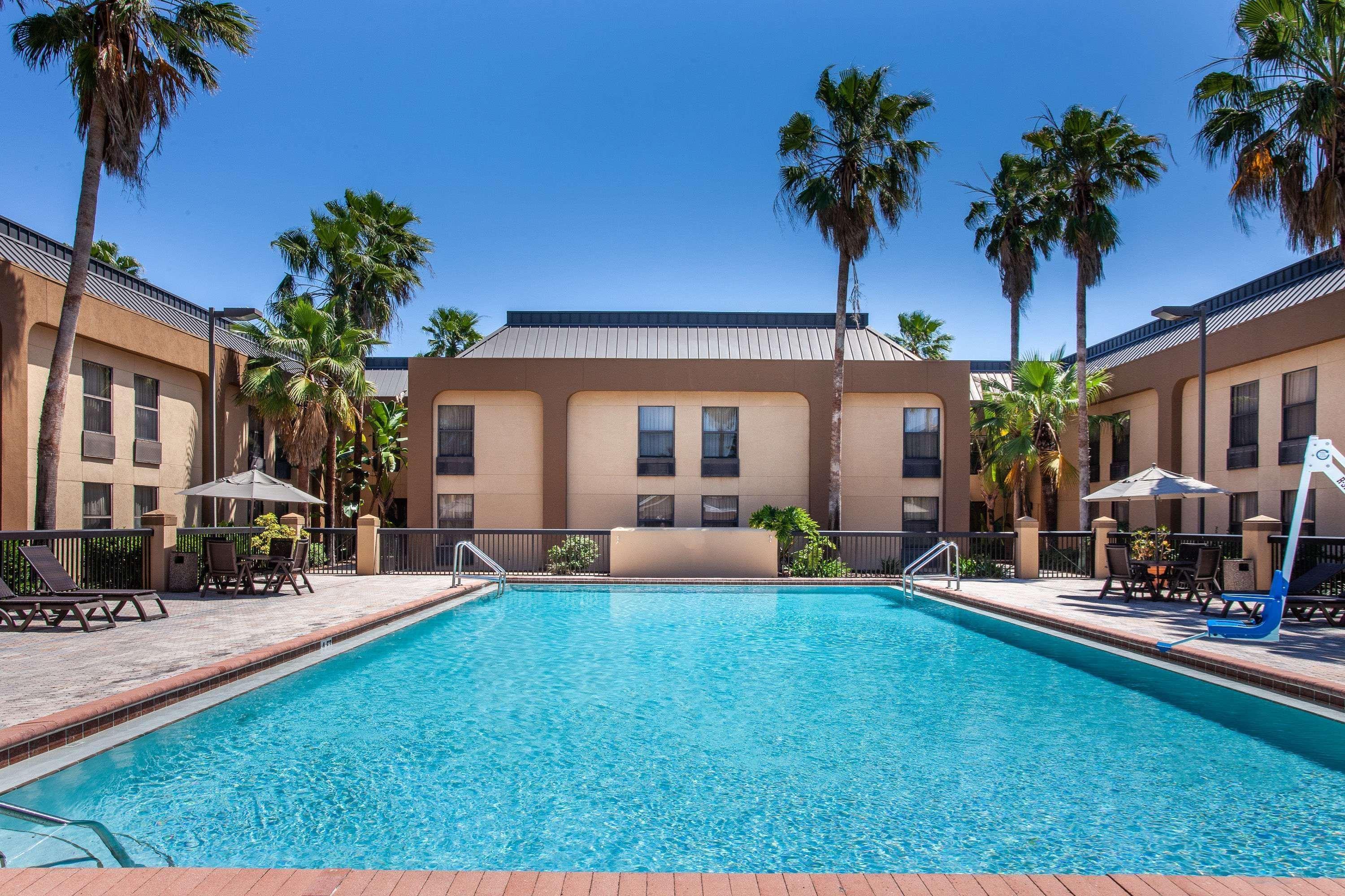 Ramada By Wyndham Orlando Florida Mall Exterior photo