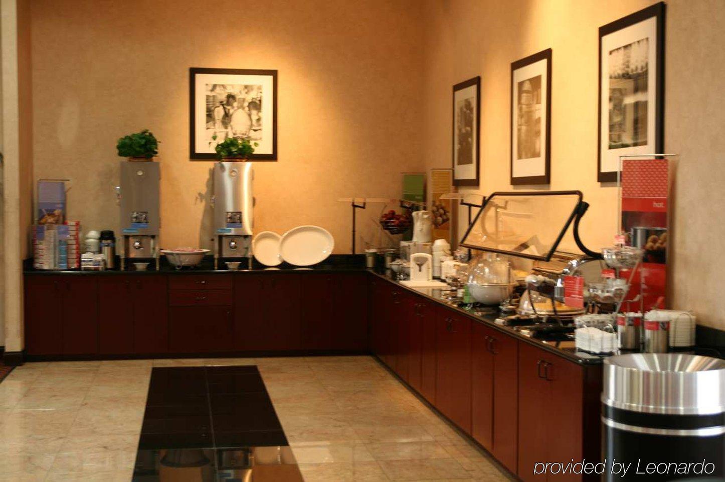 Ramada By Wyndham Orlando Florida Mall Restaurant photo