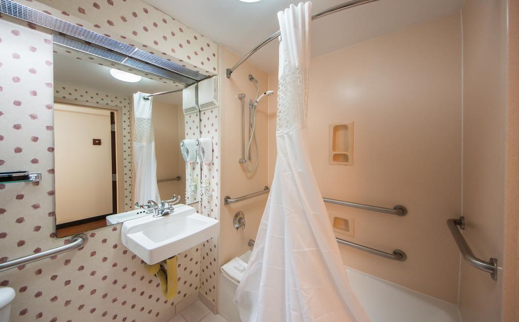 Ramada By Wyndham Orlando Florida Mall Exterior photo