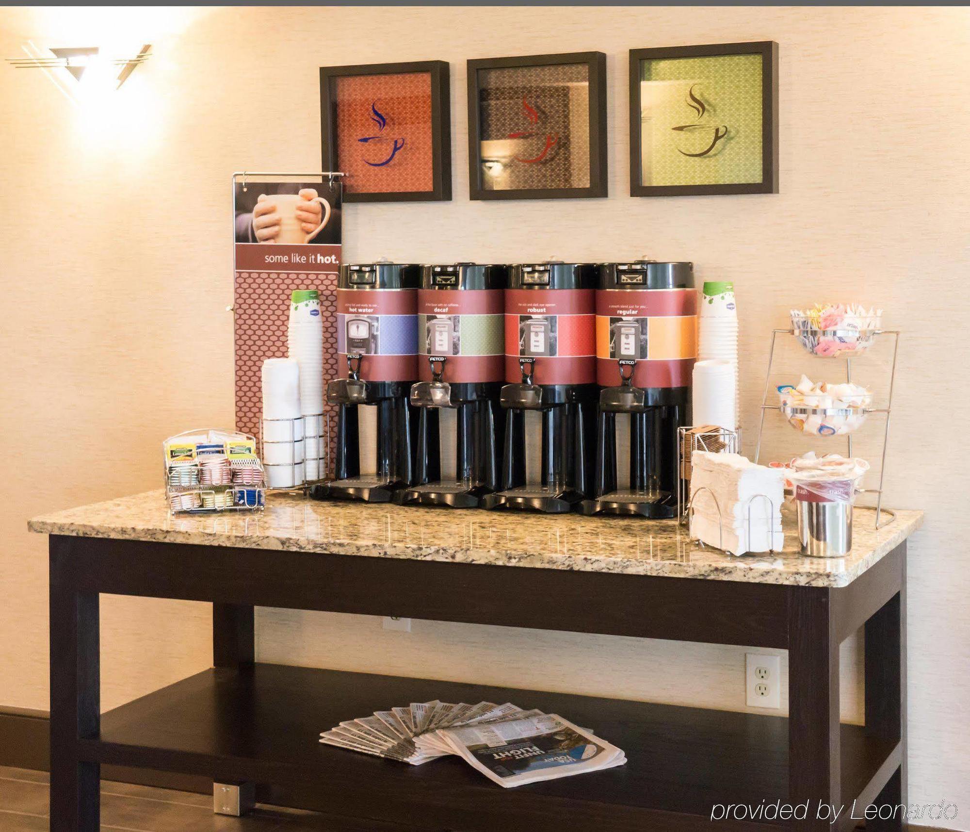 Ramada By Wyndham Orlando Florida Mall Exterior photo