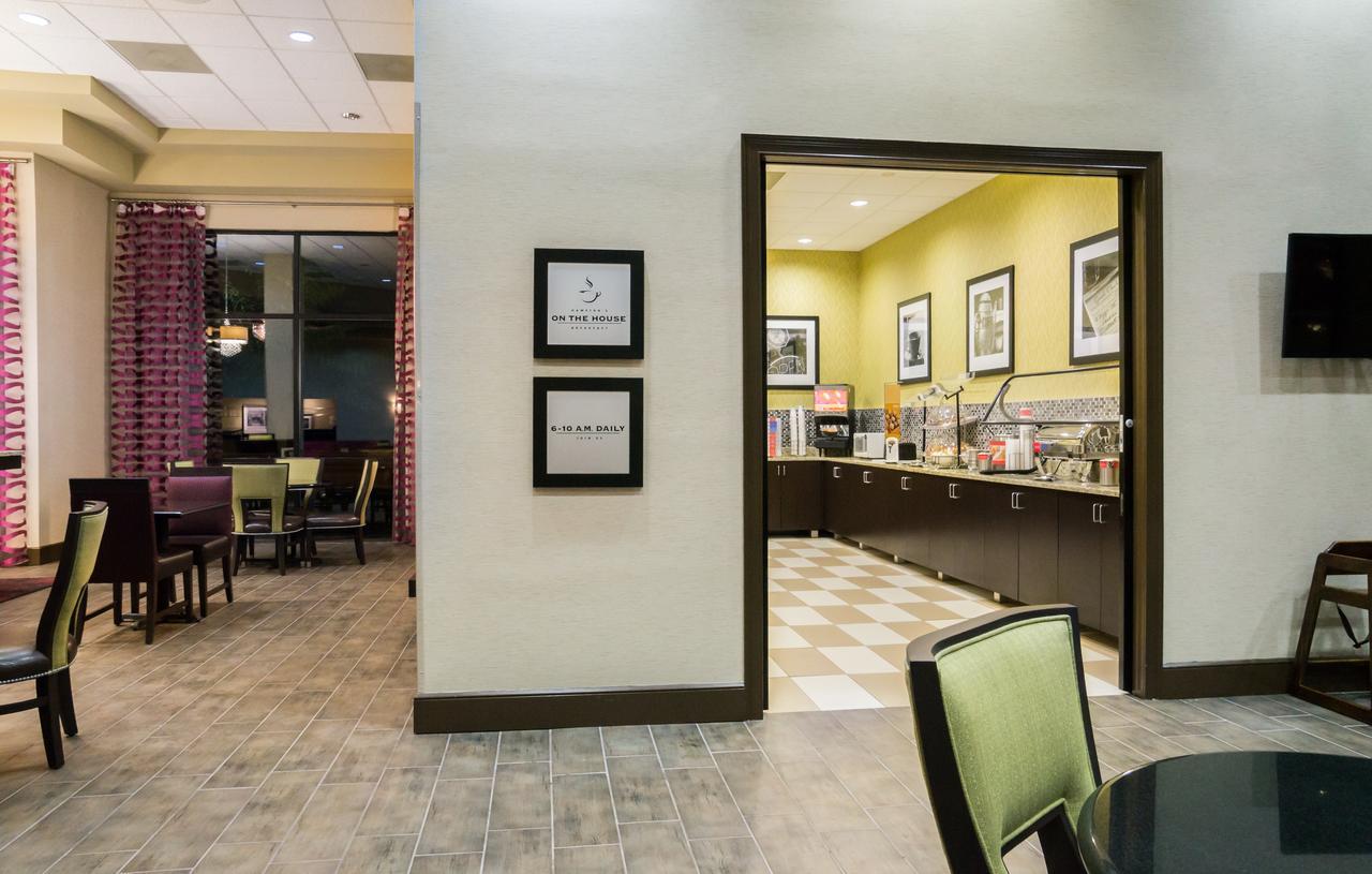 Ramada By Wyndham Orlando Florida Mall Exterior photo