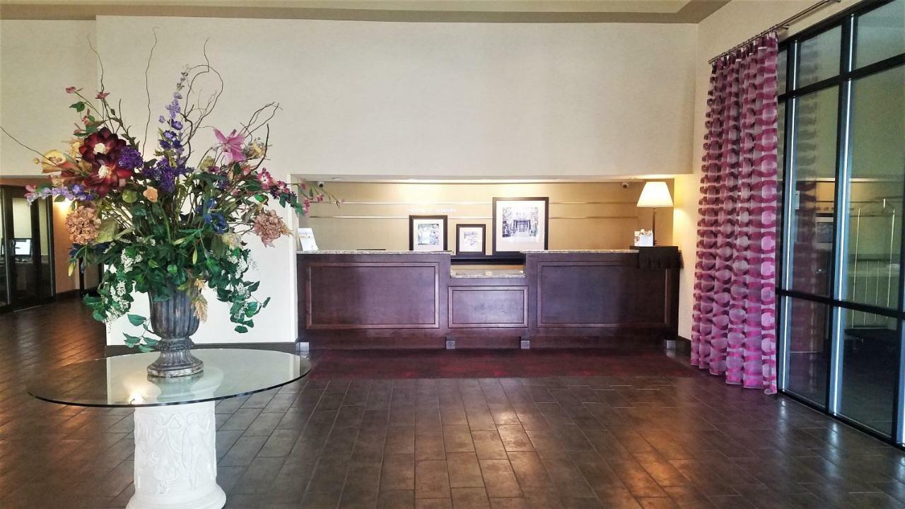 Ramada By Wyndham Orlando Florida Mall Exterior photo