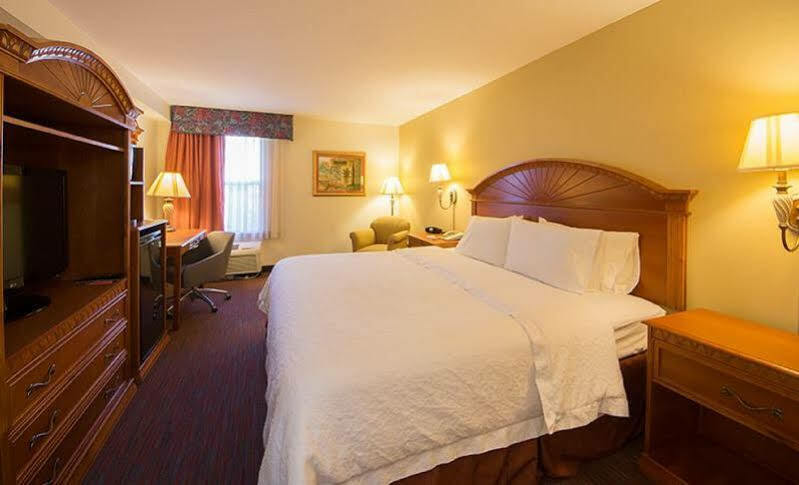 Ramada By Wyndham Orlando Florida Mall Exterior photo